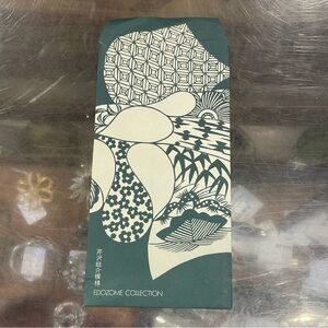 VTG Edozome Collection Green and Cream Envelope Packaging